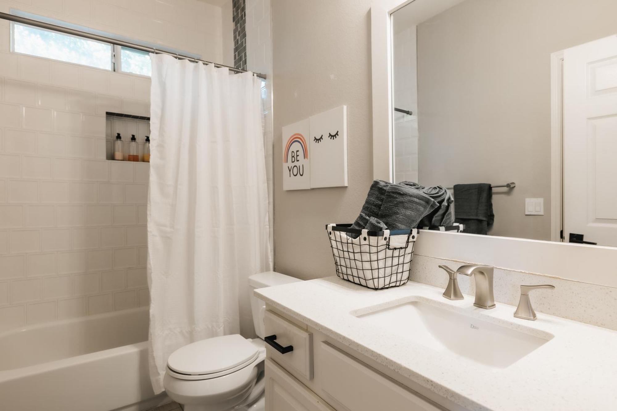 Stylish Downtown Escape, Walk To Brewery -Pool & Relaxation Villa Austin Bagian luar foto