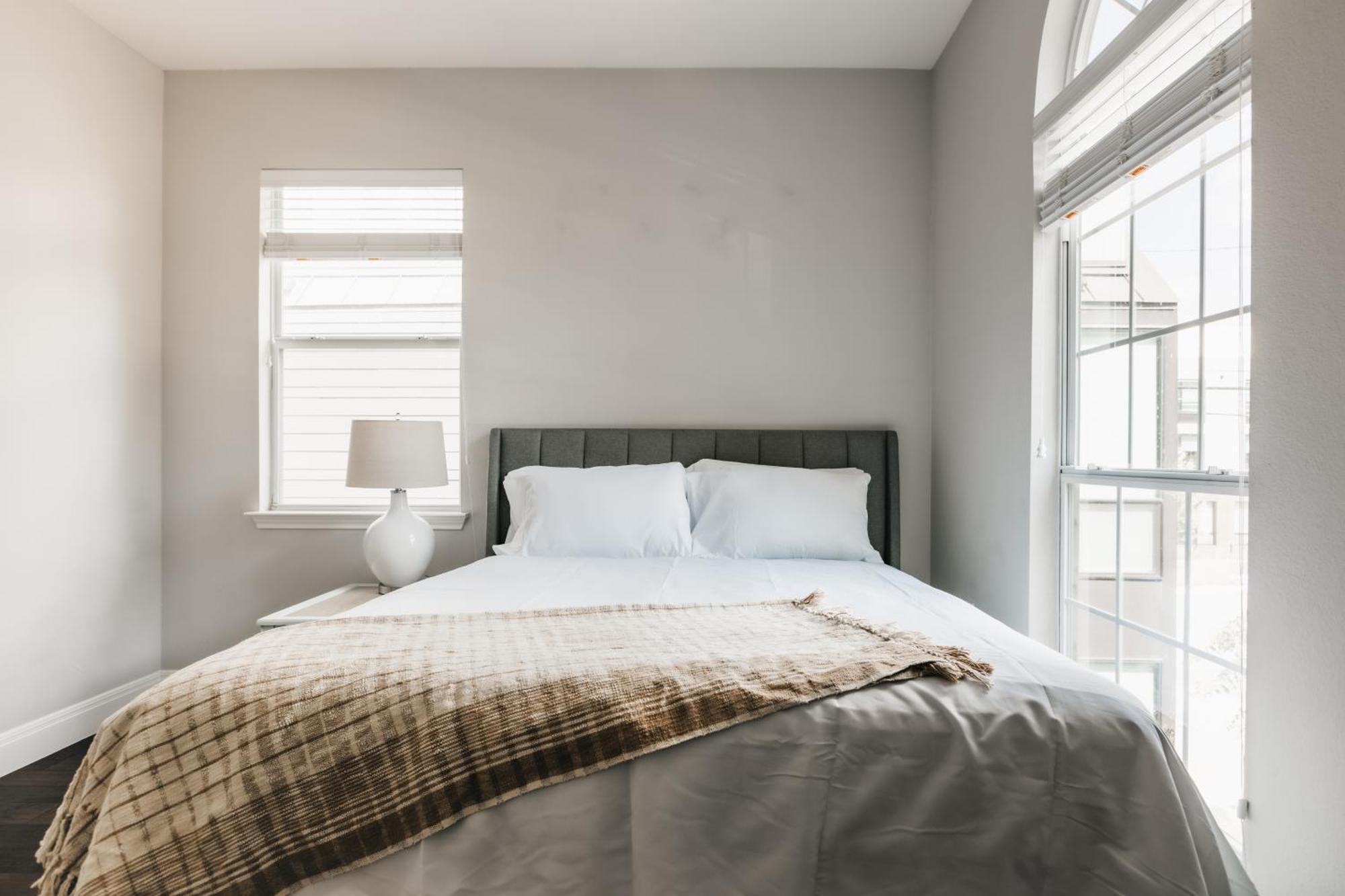 Stylish Downtown Escape, Walk To Brewery -Pool & Relaxation Villa Austin Bagian luar foto