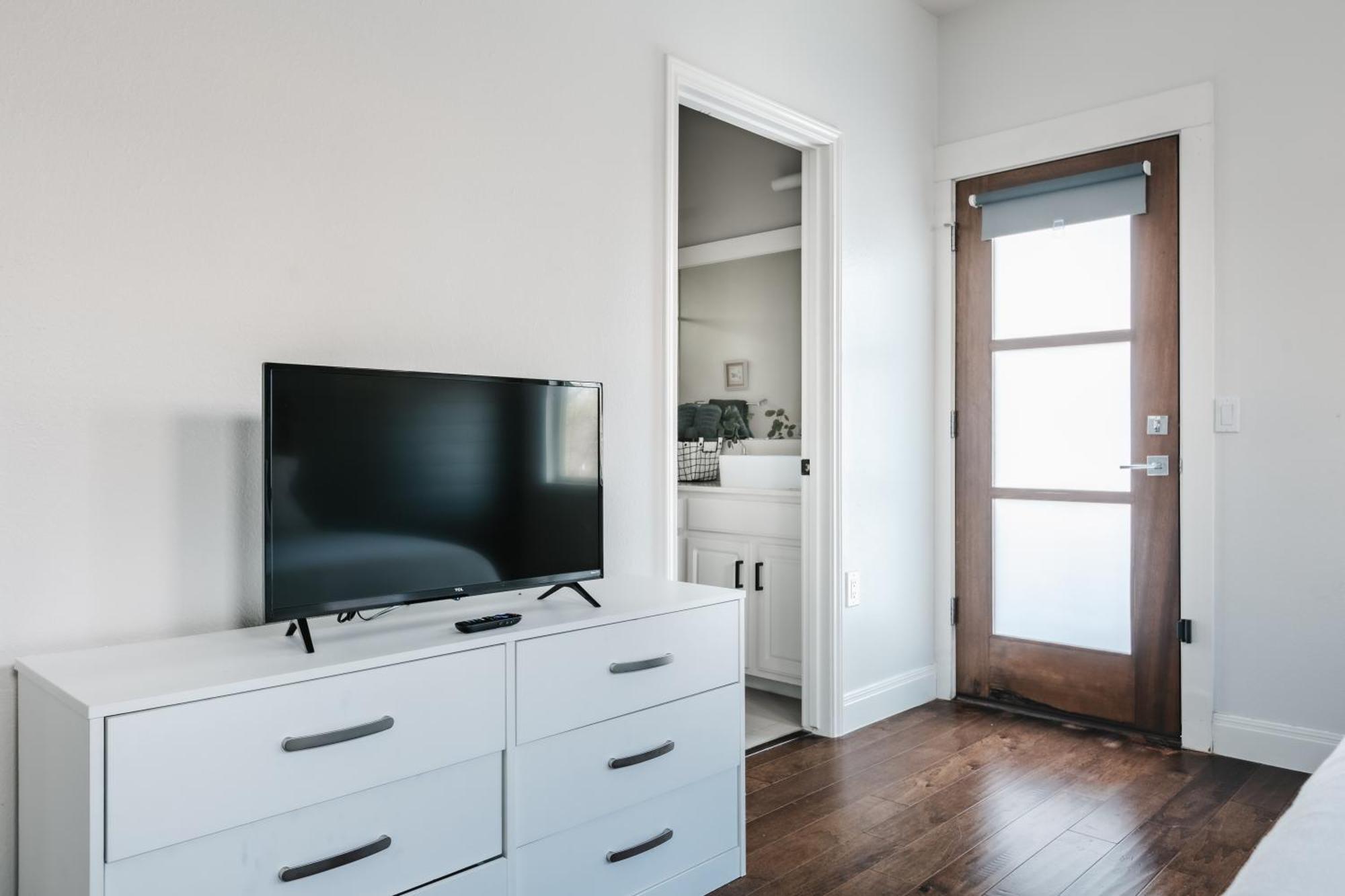 Stylish Downtown Escape, Walk To Brewery -Pool & Relaxation Villa Austin Bagian luar foto