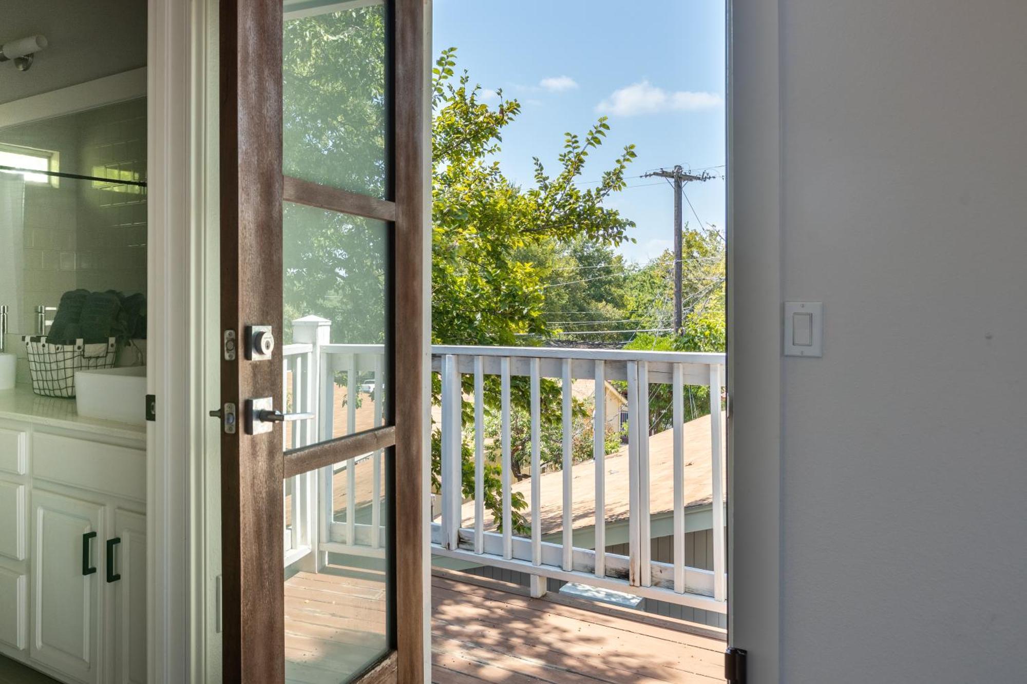Stylish Downtown Escape, Walk To Brewery -Pool & Relaxation Villa Austin Bagian luar foto