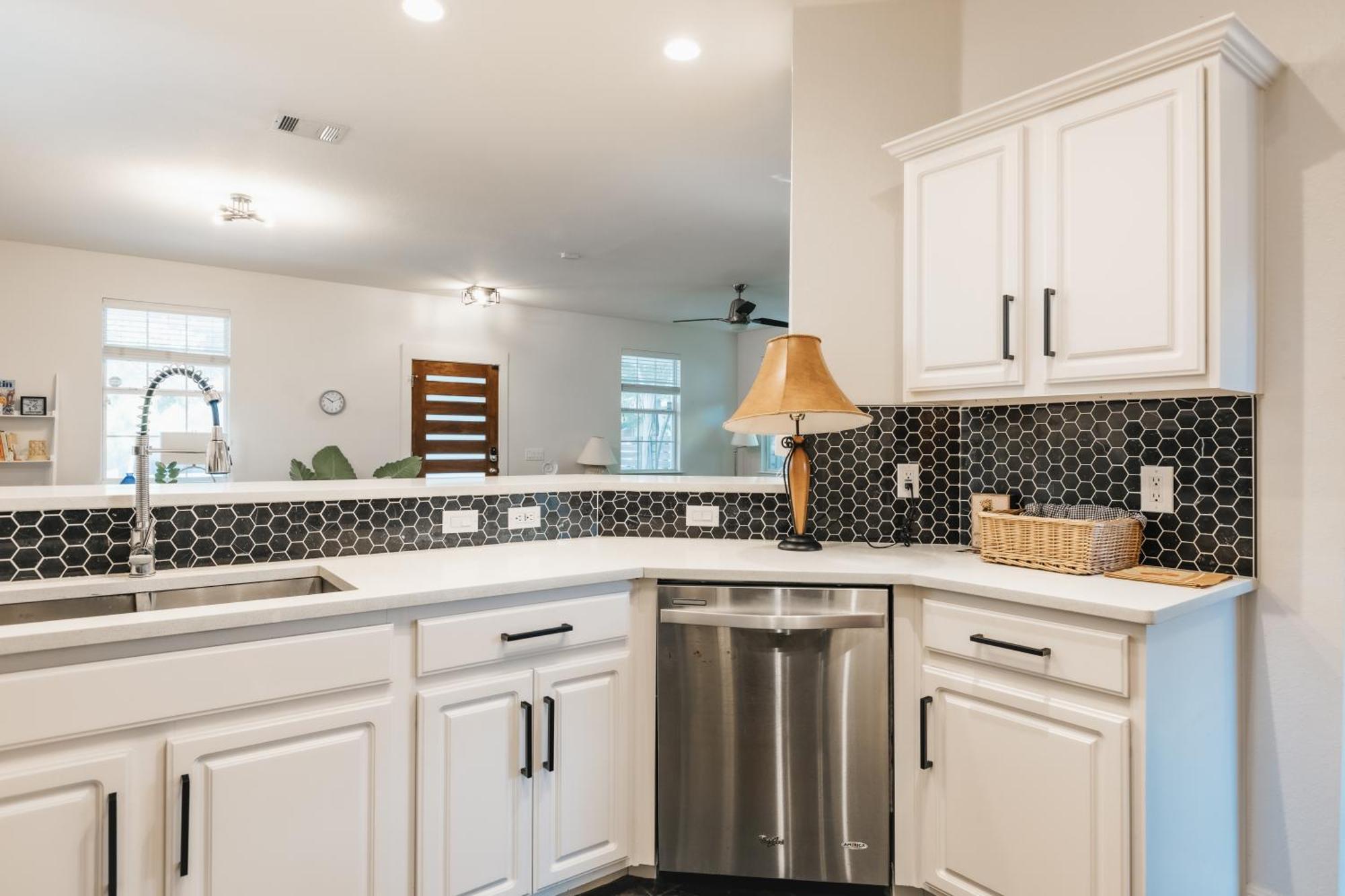 Stylish Downtown Escape, Walk To Brewery -Pool & Relaxation Villa Austin Bagian luar foto