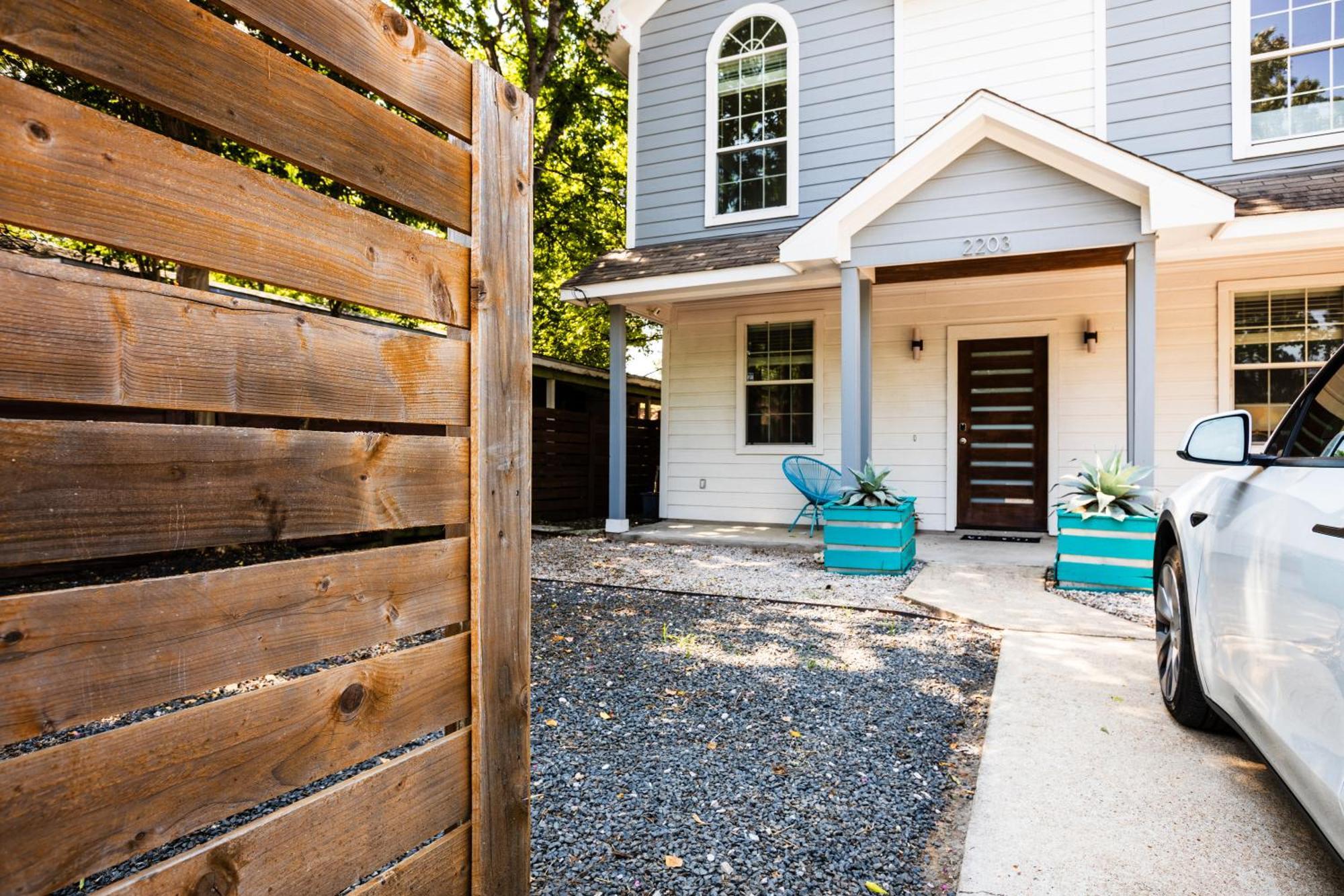 Stylish Downtown Escape, Walk To Brewery -Pool & Relaxation Villa Austin Bagian luar foto