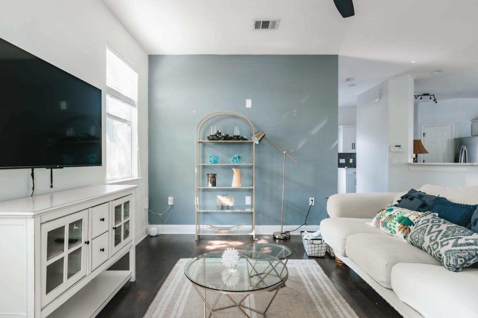 Stylish Downtown Escape, Walk To Brewery -Pool & Relaxation Villa Austin Bagian luar foto
